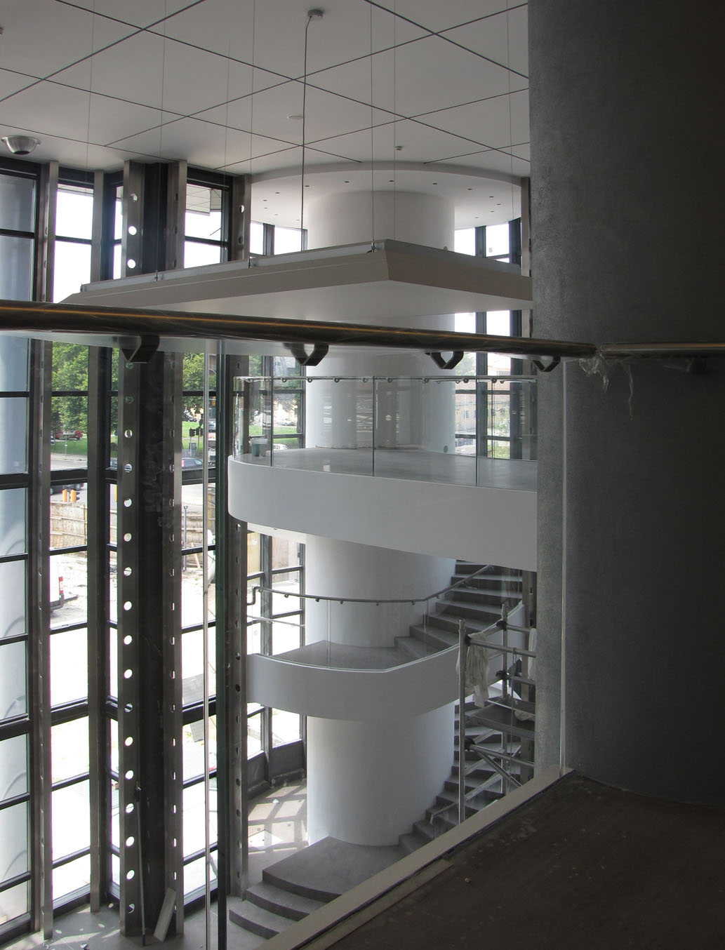 R51 direzionale porta europa hall