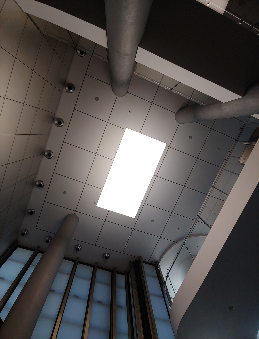 R51 direzionale porta europa doppio volume hall